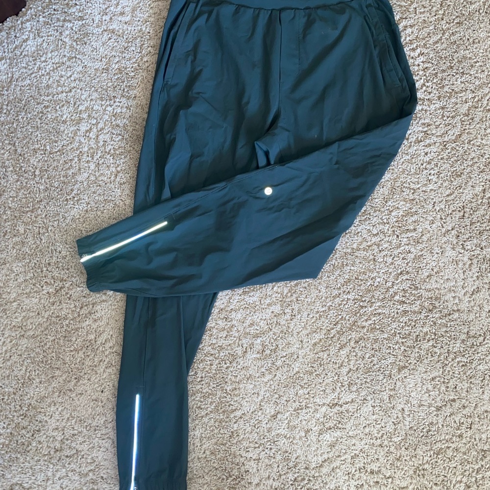 LULULEMON SURGE JOGGER LIMITED EDITION - perfect condition!